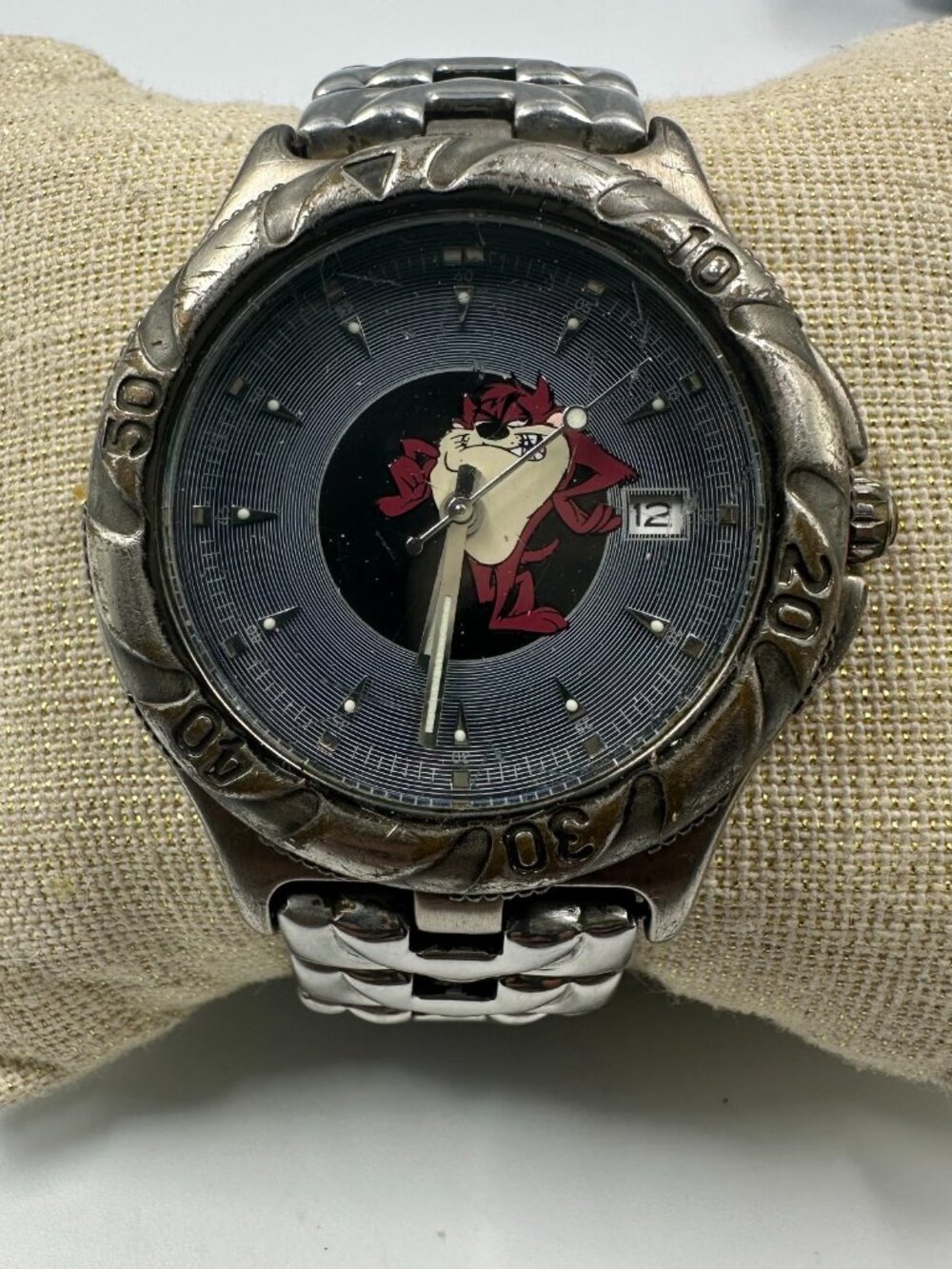 VTG. Warner Brothers Taz Watch Men Silver Tone Dark Gray Dial New Battery 6.75"